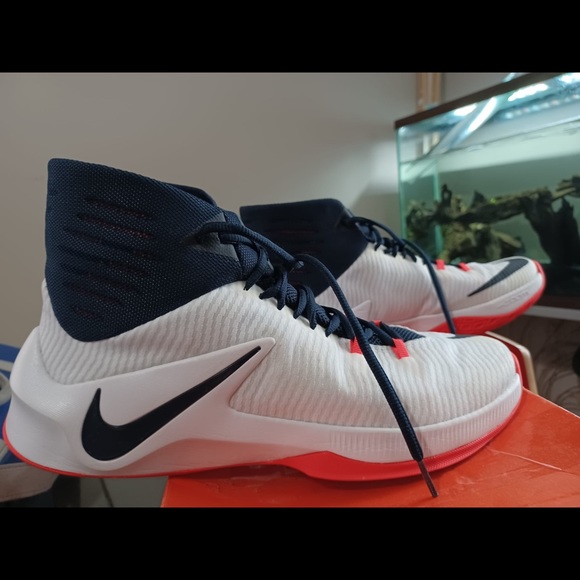 Nike Zoom Sneakers - Picture 9 of 10